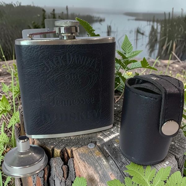 Подарунковий набір фляга Jack Daniel&rsquo;s QK-1-2 Black 7oz/210 мл з чарками 11856 фото