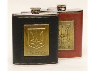 Фляга в шкірі з гербом Україна Hip Flask 530ml F1-60/TP-20black 05215 фото