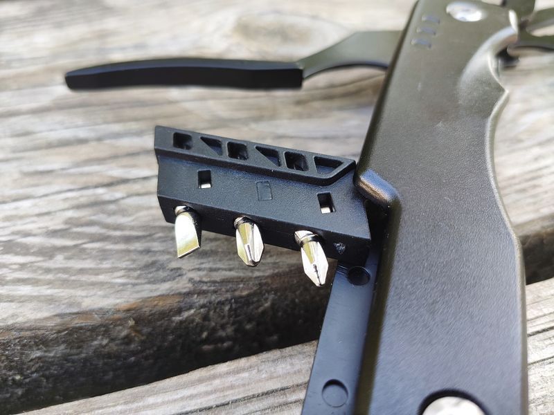 Мультитул Топор Traveler Axe MS-019-F-3 7 в 1 с набором бит мультифункциональный инструмент в чехле 08666 фото