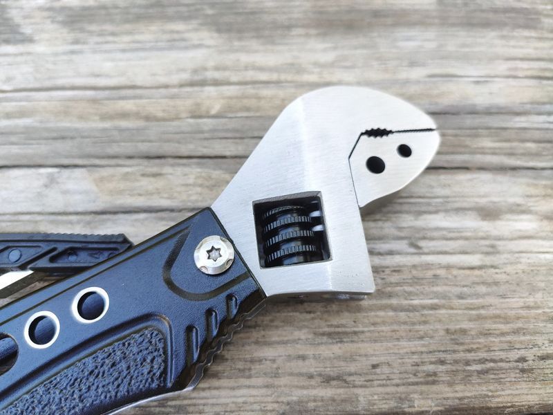 Мультитул Розвідний ключ Traveler MT093 Black Wrench 5 в 1 з набором біт мультифункціональний інструмент у чохлі 06741 фото