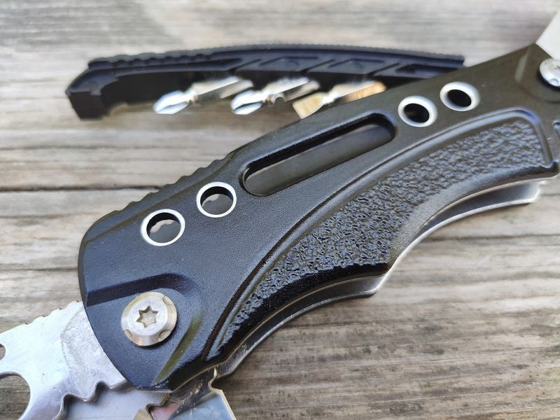 Мультитул Розвідний ключ Traveler MT093 Black Wrench 5 в 1 з набором біт мультифункціональний інструмент у чохлі 06741 фото