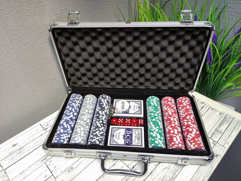 Ігровий набір Покер на 300 фішок з номіналом в алюмінієвому кейсі Poker Game Set BG_300N фото