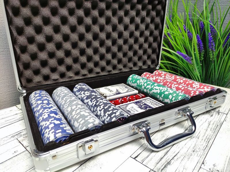 Ігровий набір Покер на 300 фішок з номіналом в алюмінієвому кейсі Poker Game Set BG_300N фото