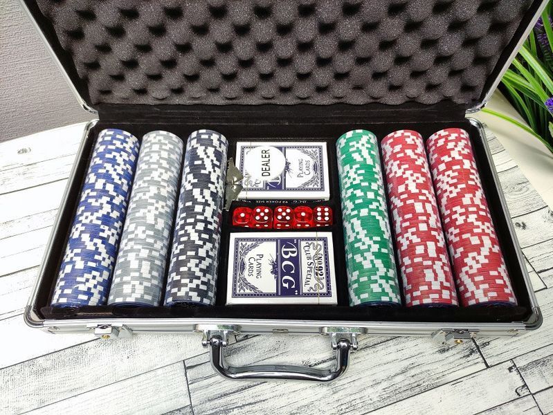 Ігровий набір Покер на 300 фішок з номіналом в алюмінієвому кейсі Poker Game Set BG_300N фото