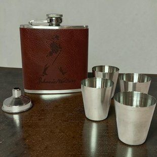 Подарунковий набір фляга Johnnie Walker QK-3-2 Dark Brown 7oz/210 мл з чарками 11830 фото
