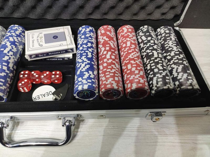 Игровой набор Покер на 500 фишек с номиналом в алюминиевом кейсе Poker Game Set BG_500N фото