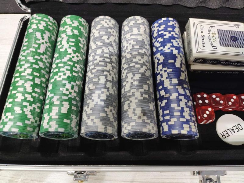 Игровой набор Покер на 500 фишек с номиналом в алюминиевом кейсе Poker Game Set BG_500N фото