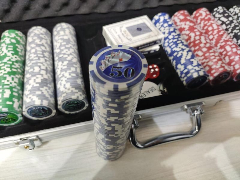 Игровой набор Покер на 500 фишек с номиналом в алюминиевом кейсе Poker Game Set BG_500N фото