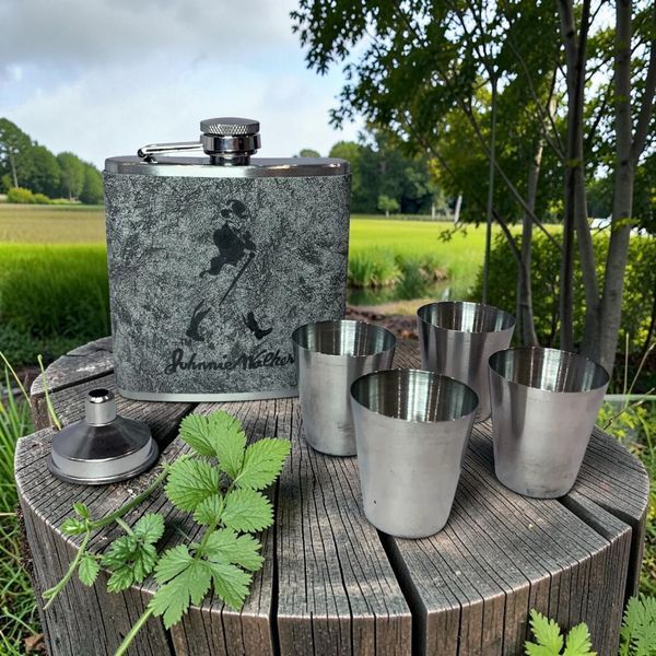 Подарунковий набір фляга Johnnie Walker QK-3-3 Grey 7oz/210 мл з чарками 11827 фото