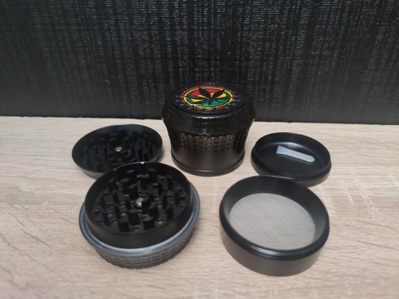 Гриндер для измельчения табака Grinder Hemp Leaf Black Sm_G203Black фото