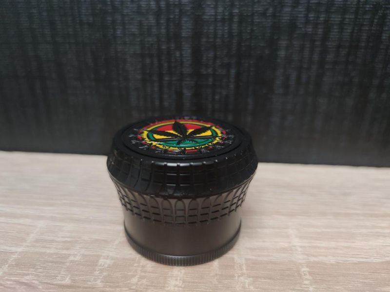 Гриндер для измельчения табака Grinder Hemp Leaf Black Sm_G203Black фото